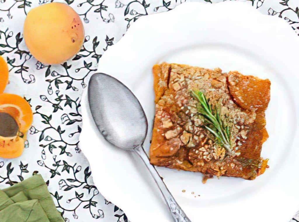 Square aux abricots et à la pâte de quinoa