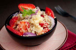 salade-quinoa-fraises-radis-fenouil salade quinoa fenouil fraise radis