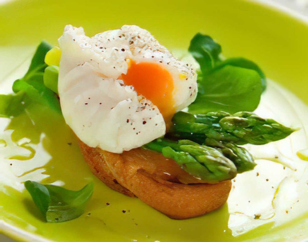 Recette des oeufs pochés aux pointes d'asperges vertes