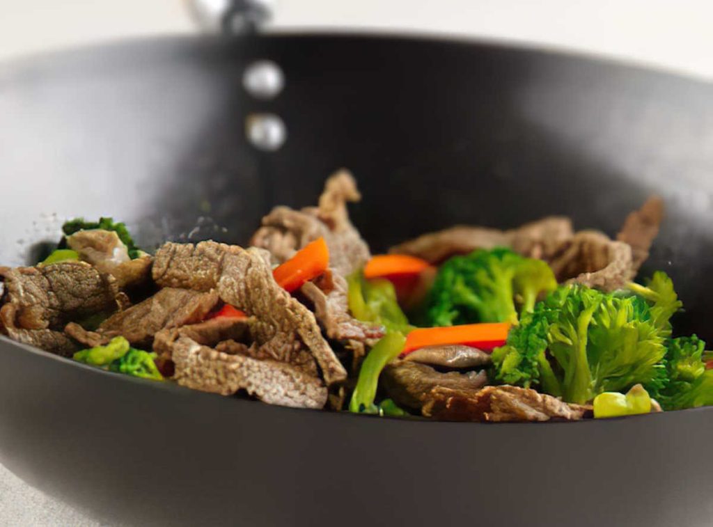 Sauté de boeuf aux petits légumes, brocoli et carottes wok