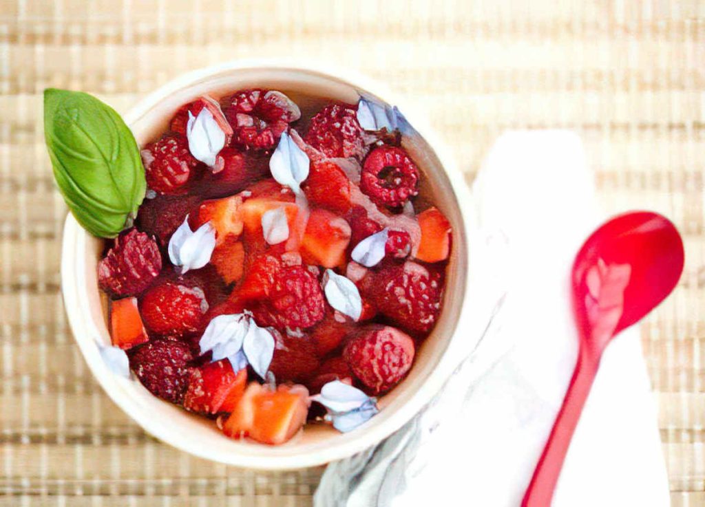 Soupe de fruits et de fleurs